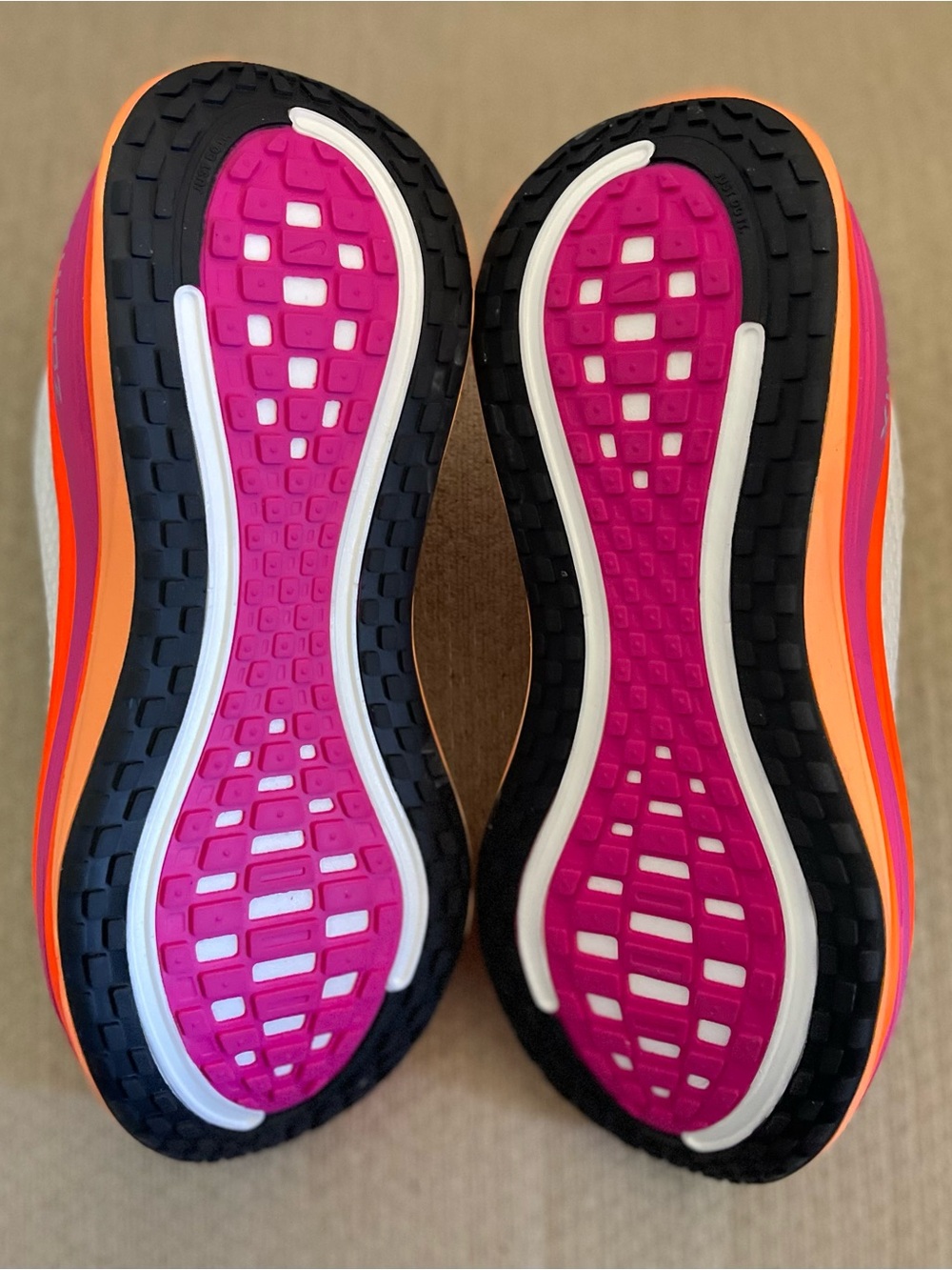 Size 10.5w / 9m - Nike Vomero Plus White Fire Pink HV8154-104 Unisex BRAND NEW - Picture 8 of 11